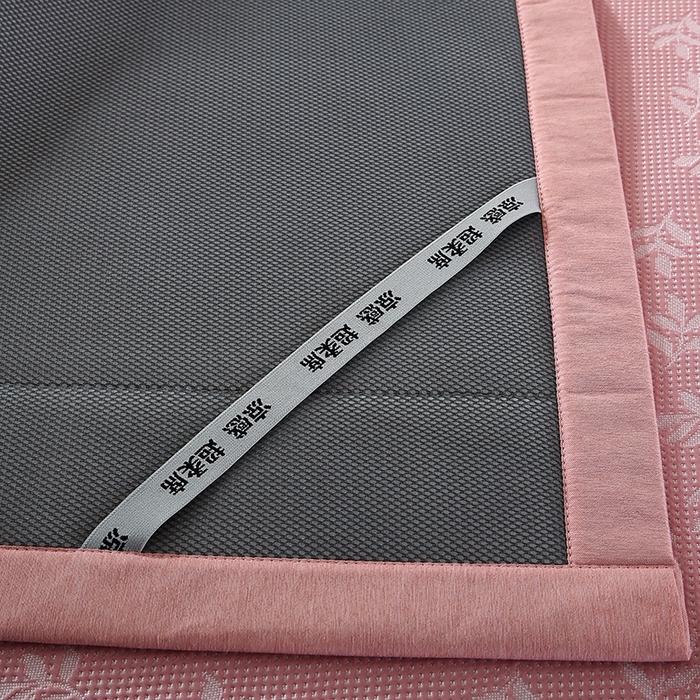 91家纺网 家纺一手货源 找家纺 法莱妮 2025夏季新款A类真凉感丝提花加厚三明治冰豆豆凉席-叶韵系列  叶韵-粉