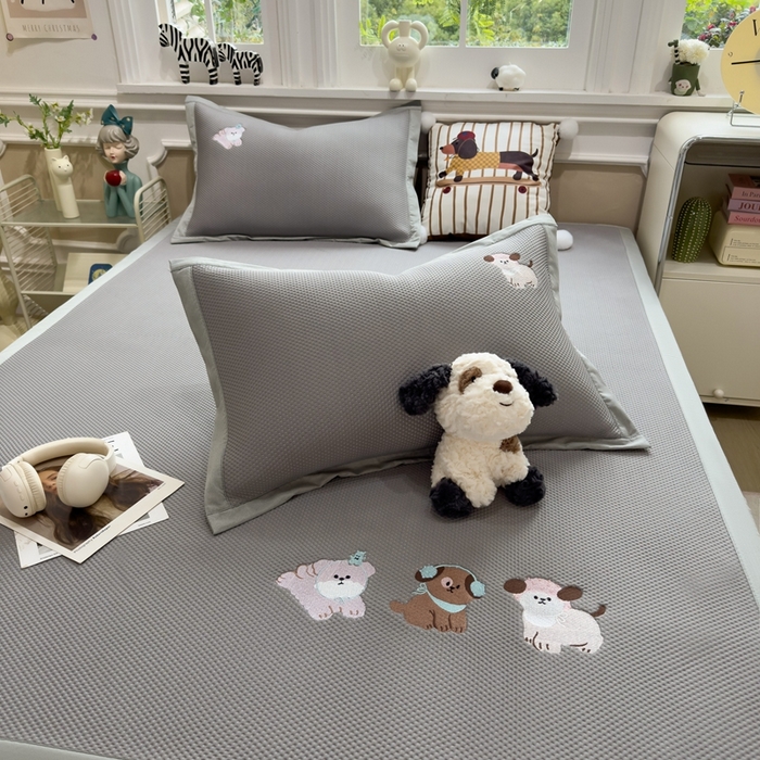 91家纺网 家纺一手货源 找家纺 席世家2025新款满天星绣花豆豆席 俏皮狗