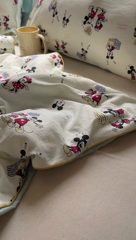 91家纺网 家纺一手货源 找家纺 初念 2025新款云朵棉系列夏被（提供买家秀） 听音乐的米奇