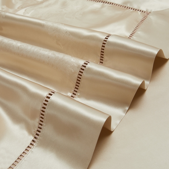 91家纺网 家纺一手货源 找家纺 赫本真丝馆（珍丝纺） 2025新款真丝提花系列四件套 卡诺尔-金