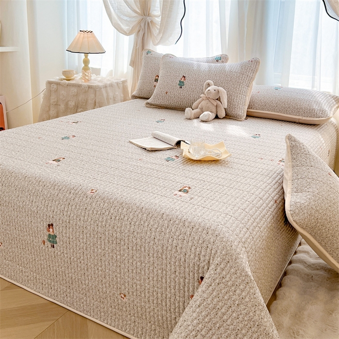 91家纺网 家纺一手货源 找家纺 恒爱 2025新款全棉印花单床盖 小女孩-浅咖