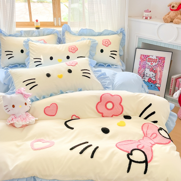 91家纺网 家纺一手货源 找家纺 泉欣家纺 2025新款网红可爱卡通公主风毛巾绣花水洗棉四件套（专版花型）甜甜猫咪 甜甜猫咪-奶黄蓝