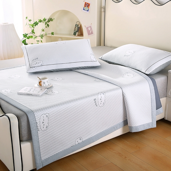 91家纺网 家纺一手货源 找家纺 法莱妮2025新款卡通三明治冰豆豆凉席 晚安熊