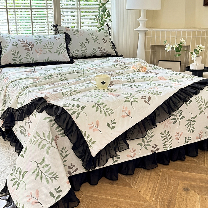 91家纺网 家纺一手货源 找家纺 大麦家纺 2025新款碳光冰丝软凉席夏被四件套 漫步花丛