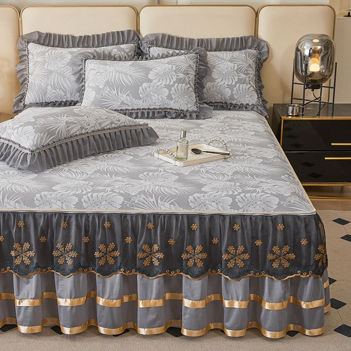 91家纺网 家纺一手货源 找家纺 情恒家纺   2025新款提花PE海洋丝可脱卸床裙席三件套 生如夏花 星灰