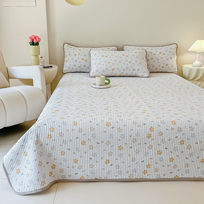 91家纺网 家纺一手货源 找家纺 橘夏家纺2025爆款棉感珍珠绸印花床盖三件套 朵朵花林--奶咖