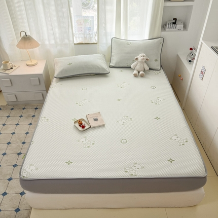 91家纺网 家纺一手货源 找家纺 新印象 2025新款凉感豆豆床笠软席卡布熊-浅绿