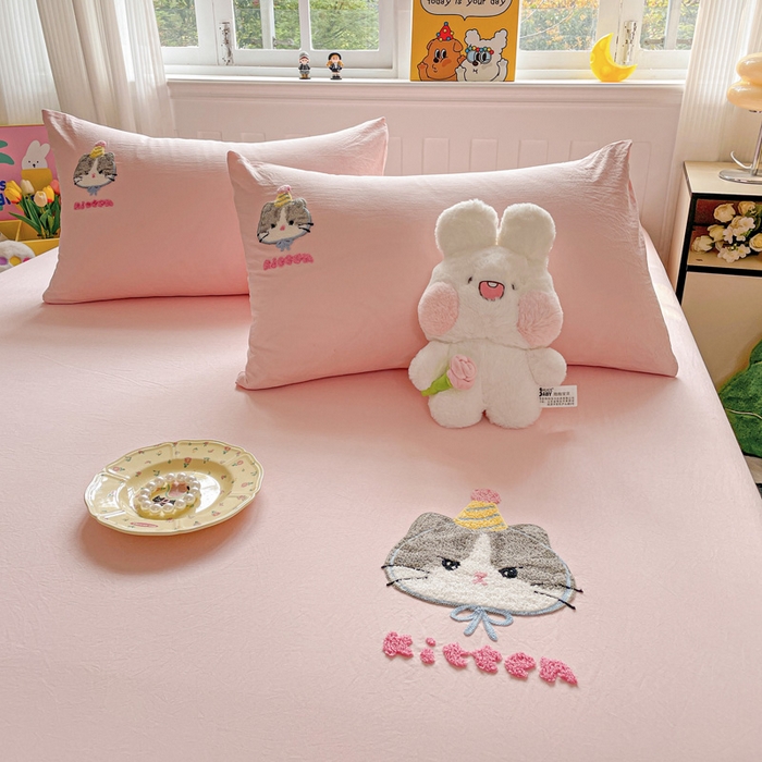 91家纺网 家纺一手货源 找家纺 海岛哥哥 2025春夏新款卡通毛巾绣床笠 个性猫咪