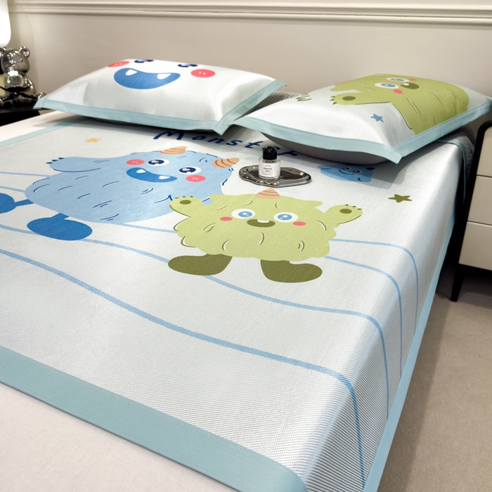 91家纺网 家纺一手货源 找家纺 倾慕  2025新款数码大版时尚卡通风冰藤席 怪兽兄弟