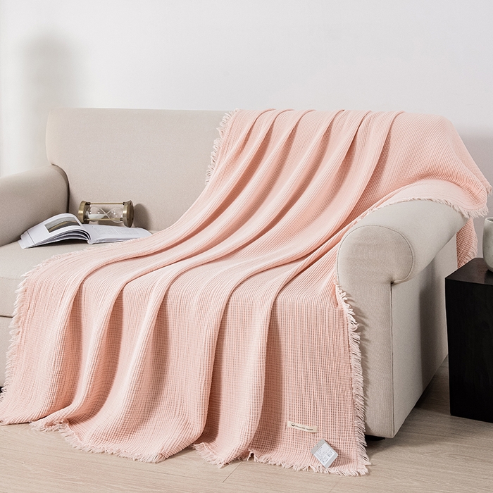 91家纺网 家纺一手货源 找家纺 皇寝世家家居 2025新款A类全棉针织四层纱苏流毯子沙发盖毯 午睡复古毛毯 静谧-杏色