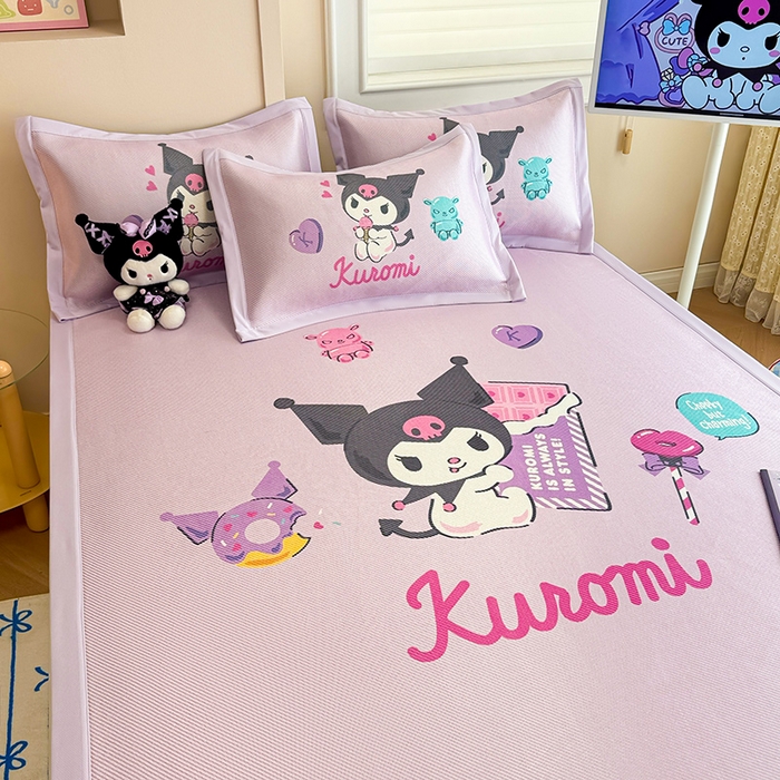 91家纺网 家纺一手货源 找家纺 蓝邻 2025春夏新款正版三丽鸥600D冰藤大版数码印花凉席-场景一 糖果库洛米