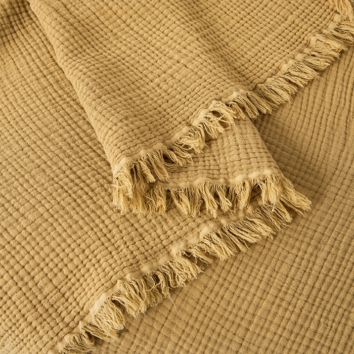 91家纺网 家纺一手货源 找家纺 皇寝世家家居 2025新款A类全棉针织四层纱苏流毯子沙发盖毯 午睡复古毛毯 静谧-焦糖