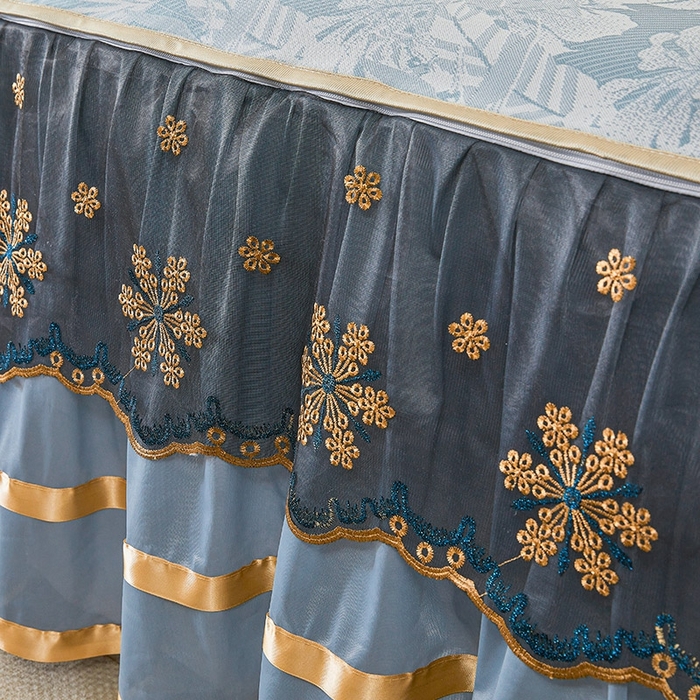 91家纺网 家纺一手货源 找家纺 情恒家纺   2025新款提花PE海洋丝可脱卸床裙席三件套 生如夏花 雾蓝