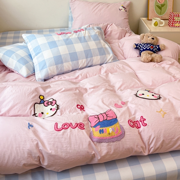 91家纺网 家纺一手货源 找家纺 雨帆  2025新款卡通水洗棉毛巾绣四件套 粉+蓝大格