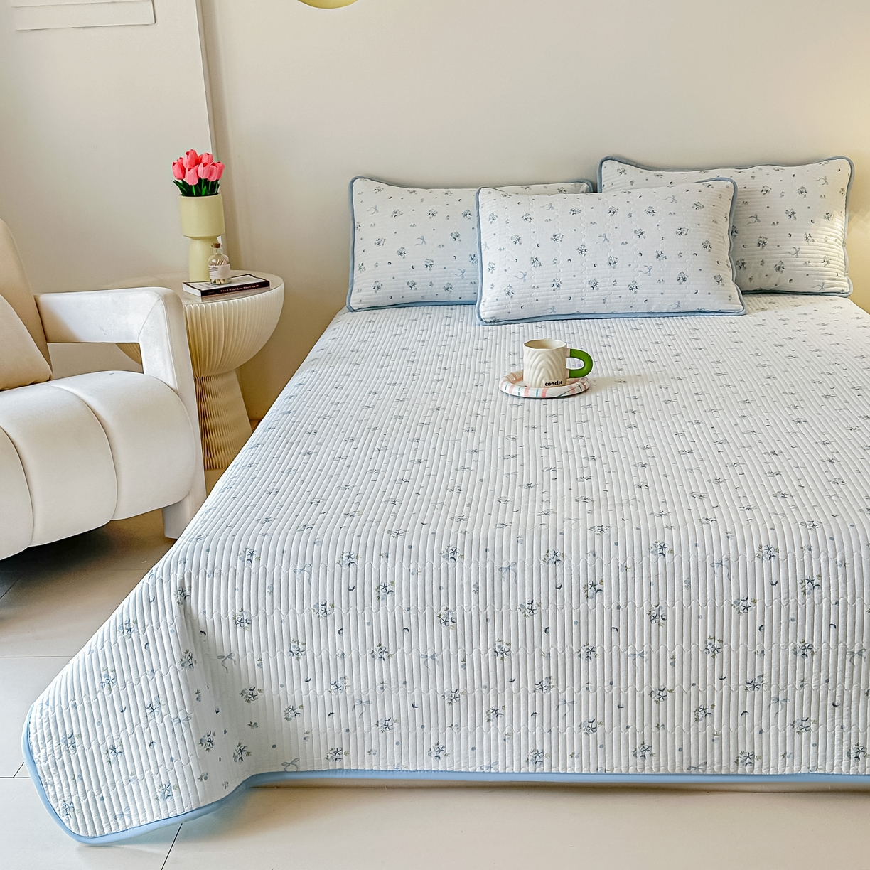 91家纺网 家纺一手货源 找家纺 橘夏家纺2025爆款棉感珍珠绸印花床盖三件套 木棉蝶花--晴空蓝