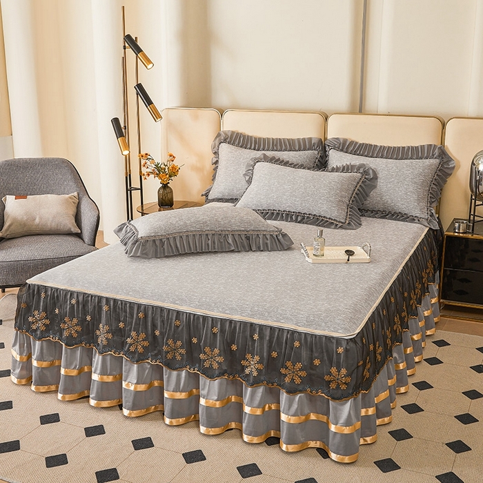 91家纺网 家纺一手货源 找家纺 情恒家纺   2025新款提花PE海洋丝可脱卸床裙席三件套 迷雾森林 星灰