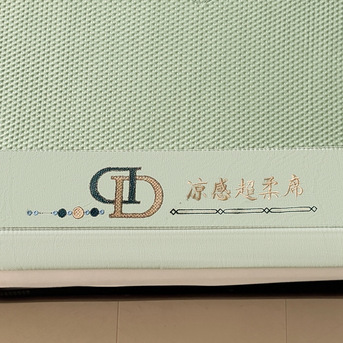 91家纺网 家纺一手货源 找家纺 怡源梦家纺2025新款冰豆豆凉席三件套-巴黎世家系列 巴黎世家 绿色