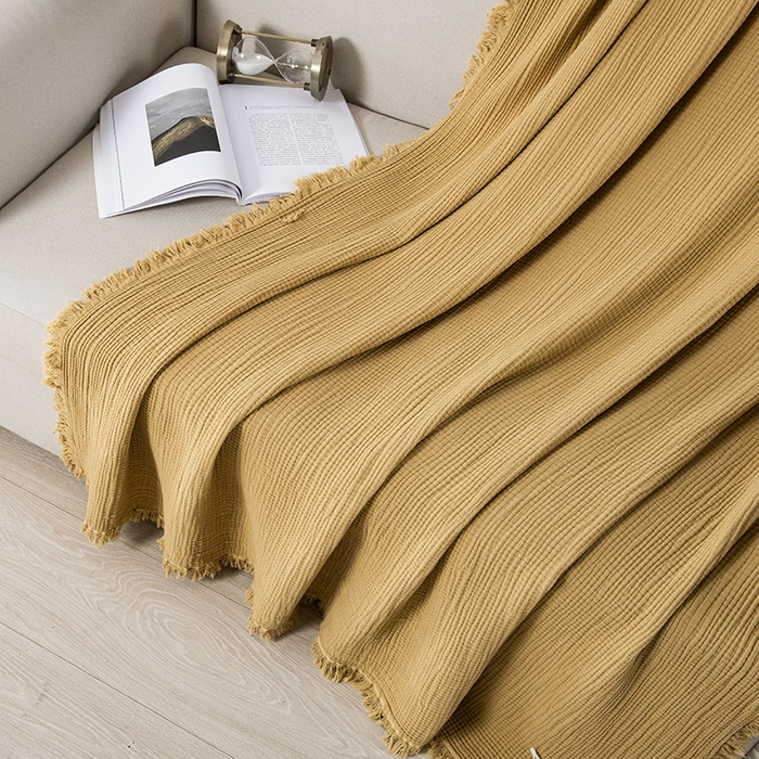 91家纺网 家纺一手货源 找家纺 皇寝世家家居 2025新款A类全棉针织四层纱苏流毯子沙发盖毯 午睡复古毛毯 静谧-焦糖