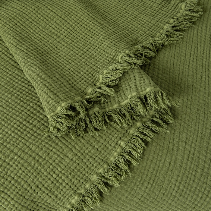 91家纺网 家纺一手货源 找家纺 皇寝世家家居 2025新款A类全棉针织四层纱苏流毯子沙发盖毯 午睡复古毛毯 静谧-海松色