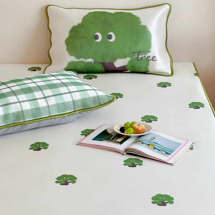 91家纺网 家纺一手货源 找家纺 如一2025A类ins大版数码卡通印花冰丝凉感席 绿森林-床笠-床笠