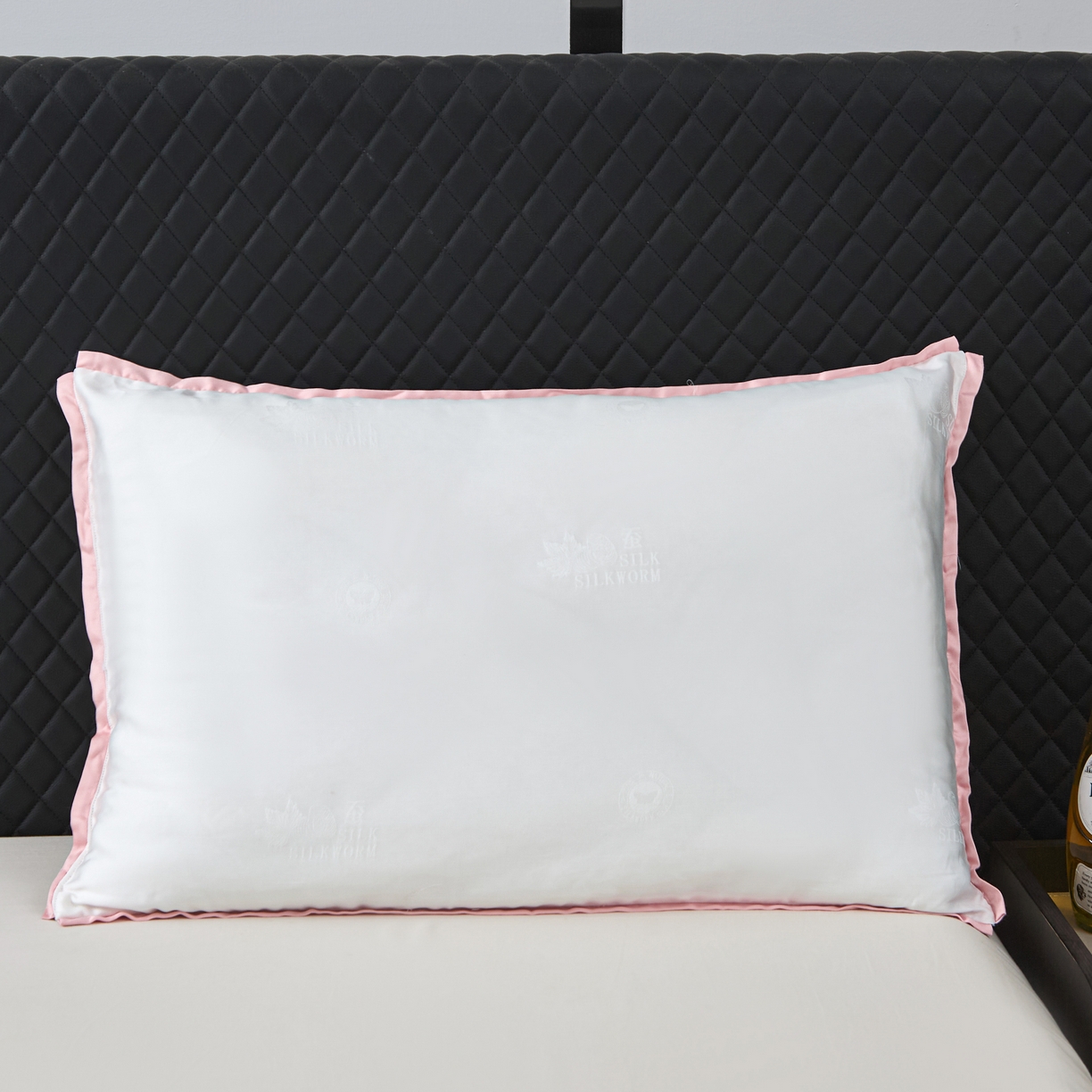 91家纺网 家纺一手货源 找家纺 梵希良品 2025新款超柔蚕丝蛋白枕头枕芯 白色48x74cm低枕