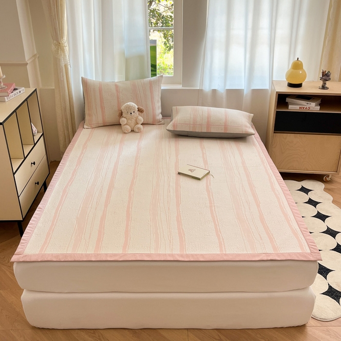 91家纺网 家纺一手货源 找家纺 雅居纺家纺 2025新款A类加厚三明治底简约提花凉感席系列-床席款 条纹-粉