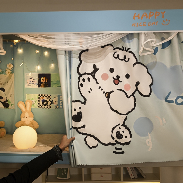 91家纺网 家纺一手货源 找家纺 觅妮家纺 2025新款99%强遮光涂银涂层大版数码印花宿舍学生床帘蚊帐 微笑狗狗