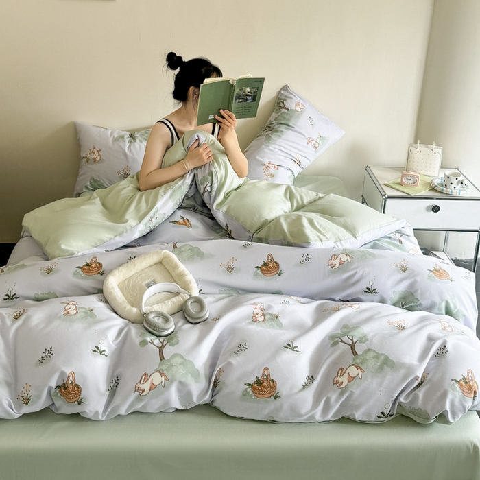 91家纺网 家纺一手货源 找家纺 澳梵家居 2025新款全棉印花四件套 兔林梦境