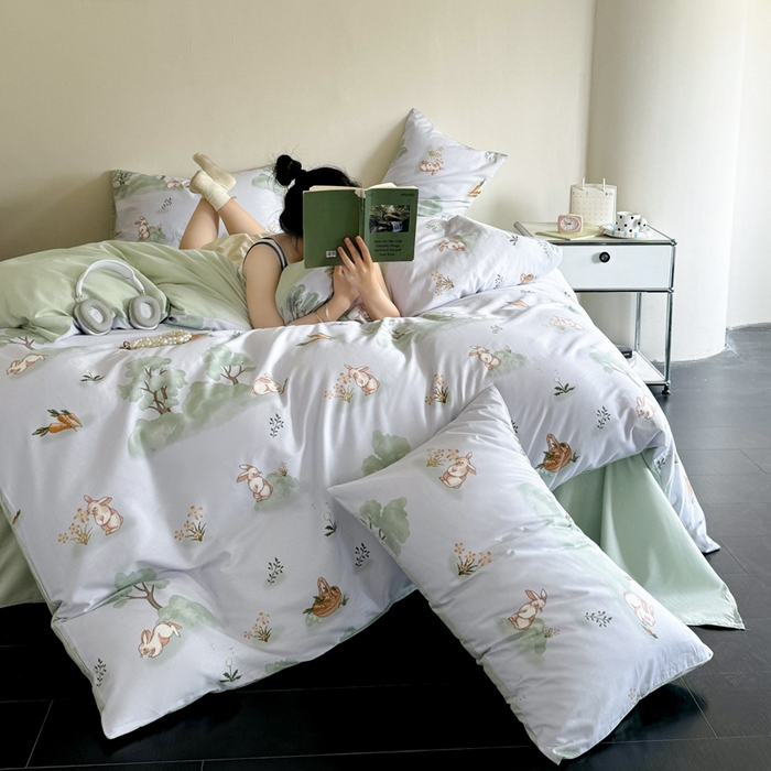 91家纺网 家纺一手货源 找家纺 澳梵家居 2025新款全棉印花四件套 兔林梦境