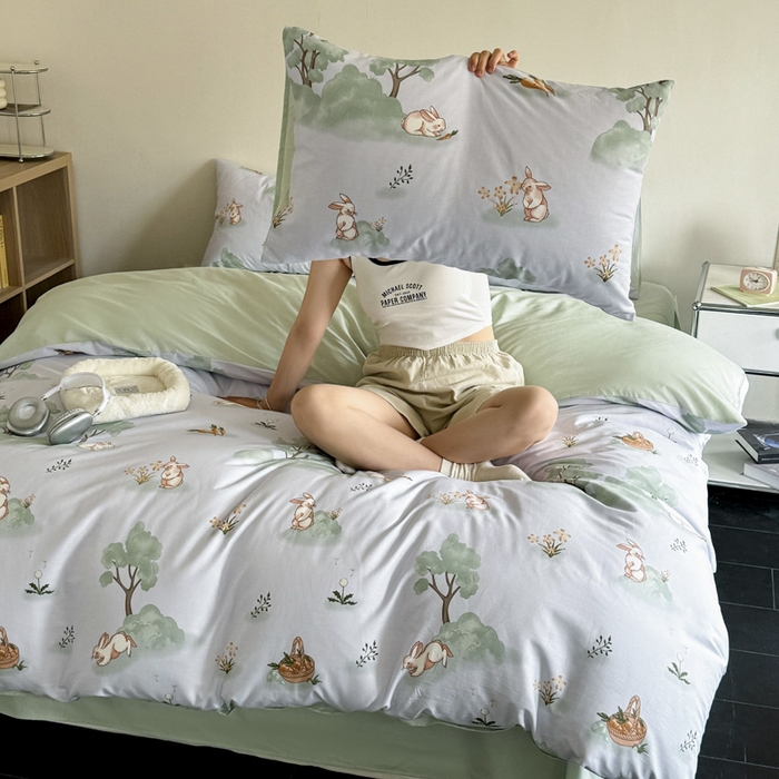 91家纺网 家纺一手货源 找家纺 澳梵家居 2025新款全棉印花四件套 兔林梦境