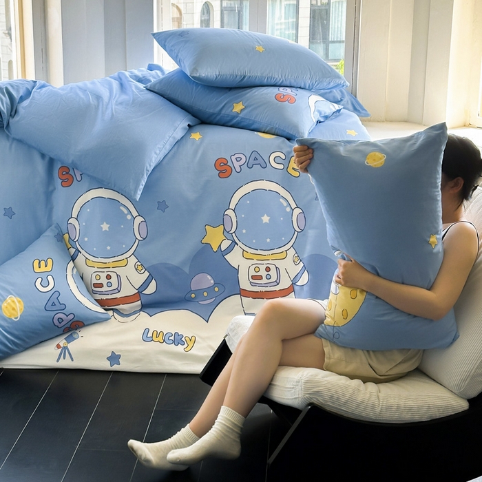 91家纺网 家纺一手货源 找家纺 澳梵家居 2025新款全棉印花四件套 宇航员