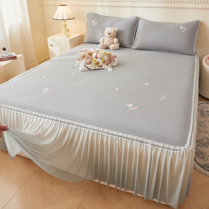 91家纺网 家纺一手货源 找家纺 （总）爱思凯家纺 2025新款小花-床裙 PE真豆豆刺绣软席凉席