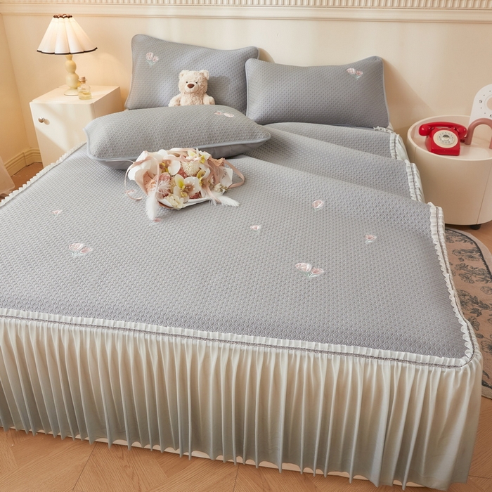 91家纺网 家纺一手货源 找家纺 （总）爱思凯家纺 2025新款小花-床裙 PE真豆豆刺绣软席凉席