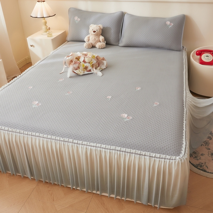 91家纺网 家纺一手货源 找家纺 （总）爱思凯家纺 2025新款小花-床裙 PE真豆豆刺绣软席凉席