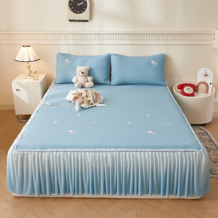 91家纺网 家纺一手货源 找家纺 （总）爱思凯家纺 2025新款小花-床裙 PE真豆豆刺绣软席凉席