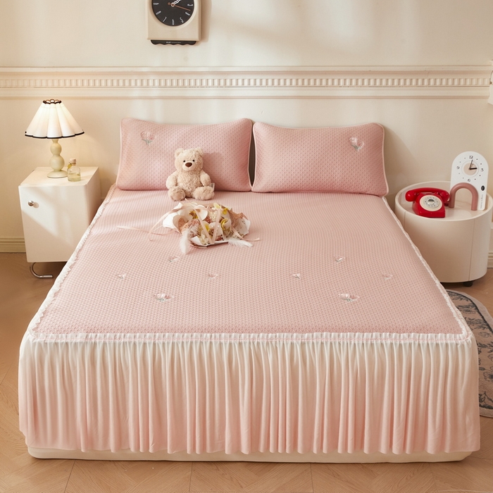 91家纺网 家纺一手货源 找家纺 （总）爱思凯家纺 2025新款小花-床裙 PE真豆豆刺绣软席凉席