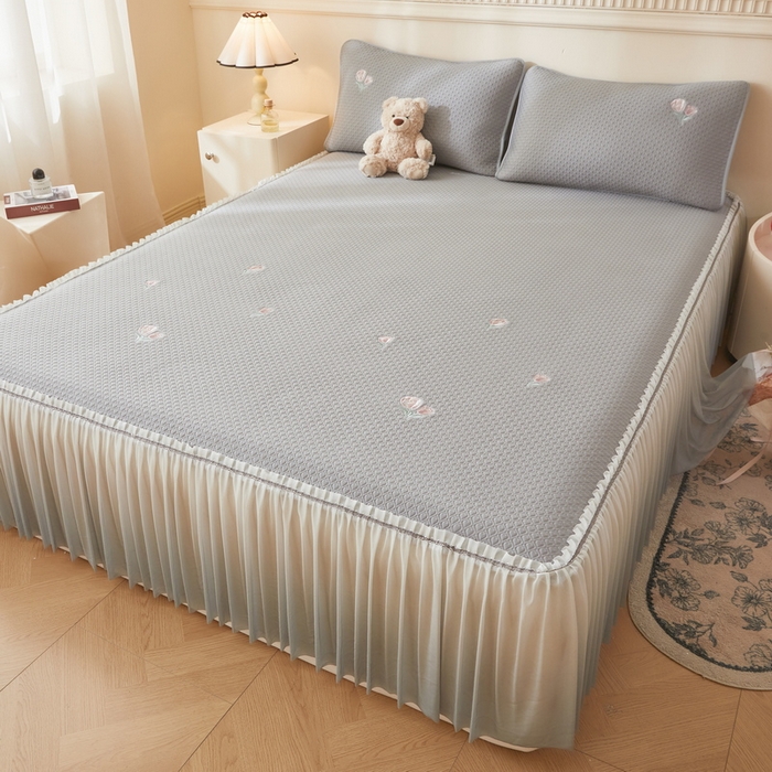 91家纺网 家纺一手货源 找家纺 （总）爱思凯家纺 2025新款小花-床裙 PE真豆豆刺绣软席凉席