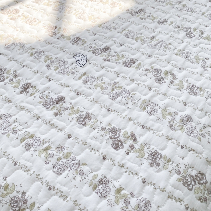 91家纺网 家纺一手货源 找家纺 佳品居 2025新款A类水洗棉夹棉夏被床盖四件套-赫本风 赫本风-花香