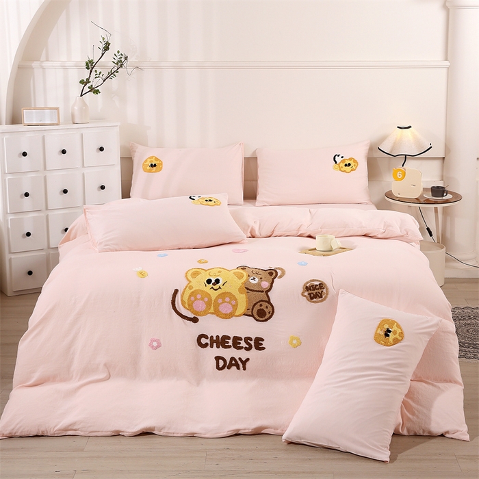 91家纺网 家纺一手货源 找家纺 优米家纺 2025新款A类水洗棉毛巾绣四件套-奶酪小熊 奶酪小熊-柔情玉