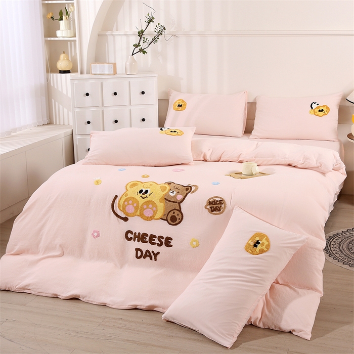 91家纺网 家纺一手货源 找家纺 优米家纺 2025新款A类水洗棉毛巾绣四件套-奶酪小熊 奶酪小熊-柔情玉