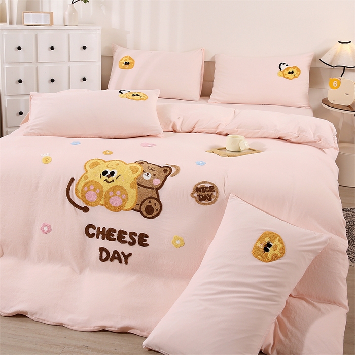 91家纺网 家纺一手货源 找家纺 优米家纺 2025新款A类水洗棉毛巾绣四件套-奶酪小熊 奶酪小熊-柔情玉