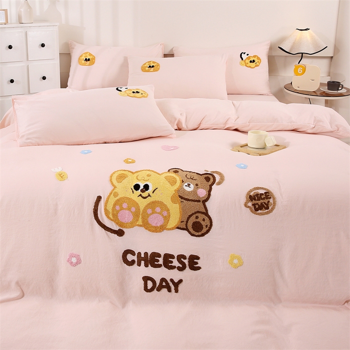 91家纺网 家纺一手货源 找家纺 优米家纺 2025新款A类水洗棉毛巾绣四件套-奶酪小熊 奶酪小熊-柔情玉