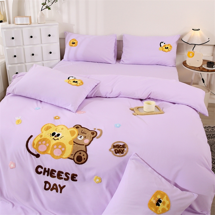 91家纺网 家纺一手货源 找家纺 优米家纺 2025新款A类水洗棉毛巾绣四件套-奶酪小熊 奶酪小熊-神秘紫