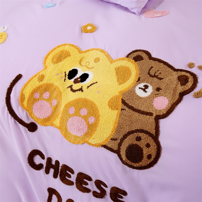 91家纺网 家纺一手货源 找家纺 优米家纺 2025新款A类水洗棉毛巾绣四件套-奶酪小熊 奶酪小熊-神秘紫