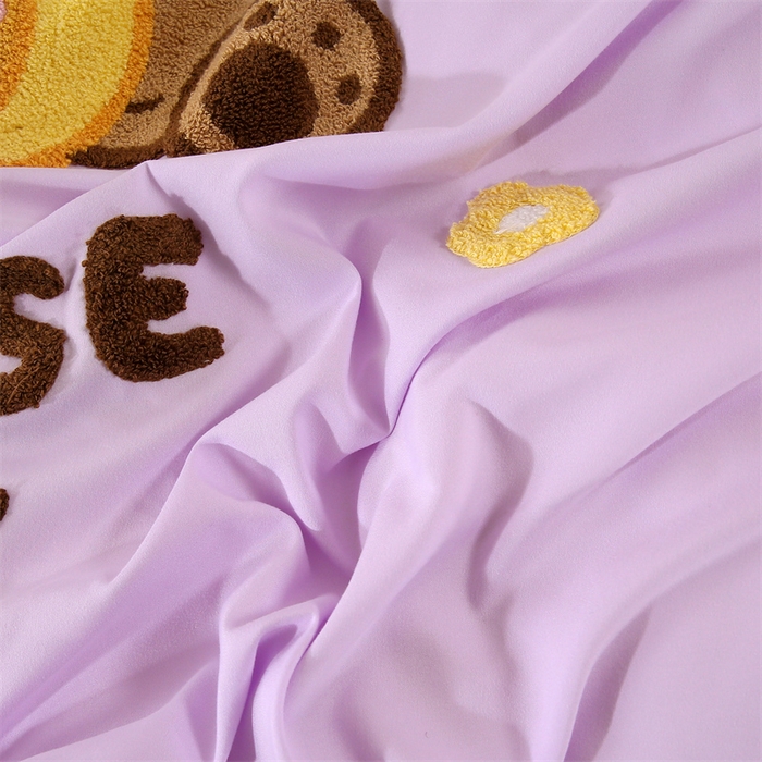 91家纺网 家纺一手货源 找家纺 优米家纺 2025新款A类水洗棉毛巾绣四件套-奶酪小熊 奶酪小熊-神秘紫