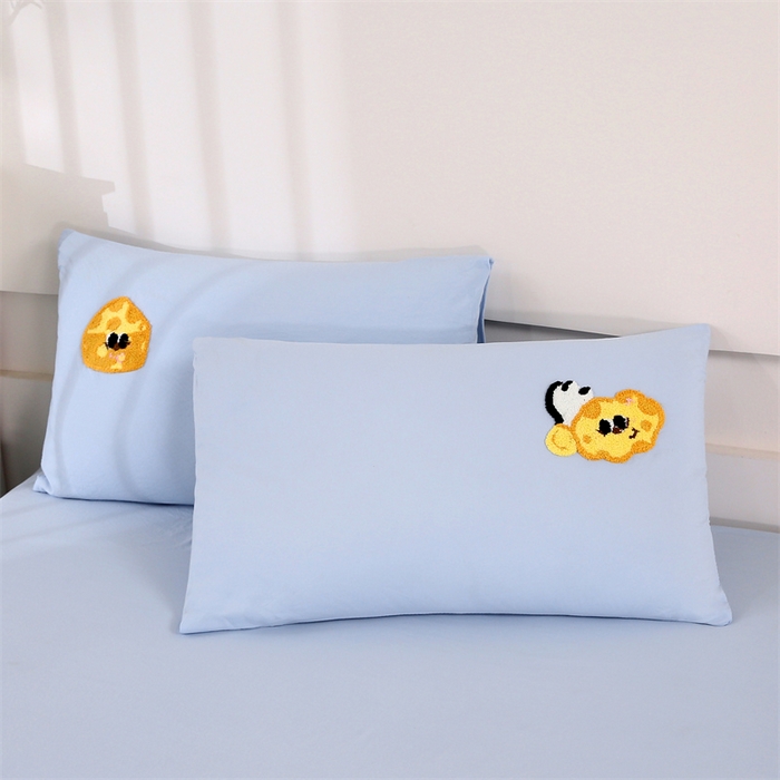 91家纺网 家纺一手货源 找家纺 优米家纺 2025新款A类水洗棉毛巾绣四件套-奶酪小熊 奶酪小熊-天空蓝