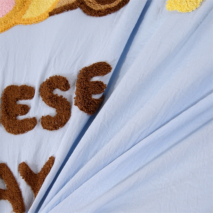 91家纺网 家纺一手货源 找家纺 优米家纺 2025新款A类水洗棉毛巾绣四件套-奶酪小熊 奶酪小熊-天空蓝