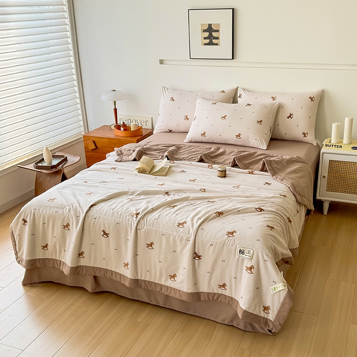 91家纺网 家纺一手货源 找家纺 优尚家纺 2025新款水洗棉棉花夏被 花卉清新系列-小木马