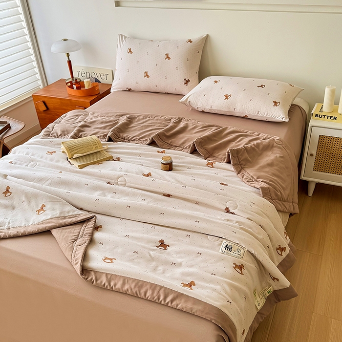 91家纺网 家纺一手货源 找家纺 优尚家纺 2025新款水洗棉棉花夏被 花卉清新系列-小木马