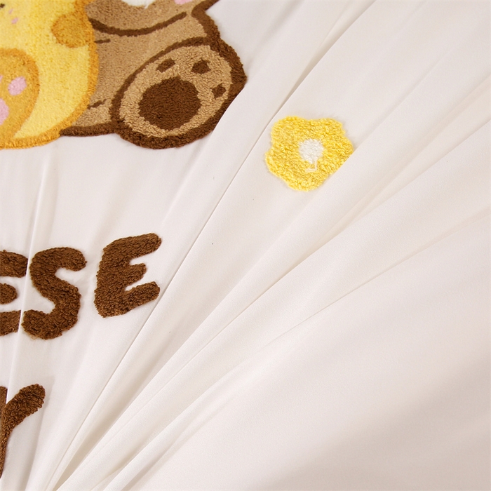 91家纺网 家纺一手货源 找家纺 优米家纺 2025新款A类水洗棉毛巾绣四件套-奶酪小熊 奶酪小熊-月光白